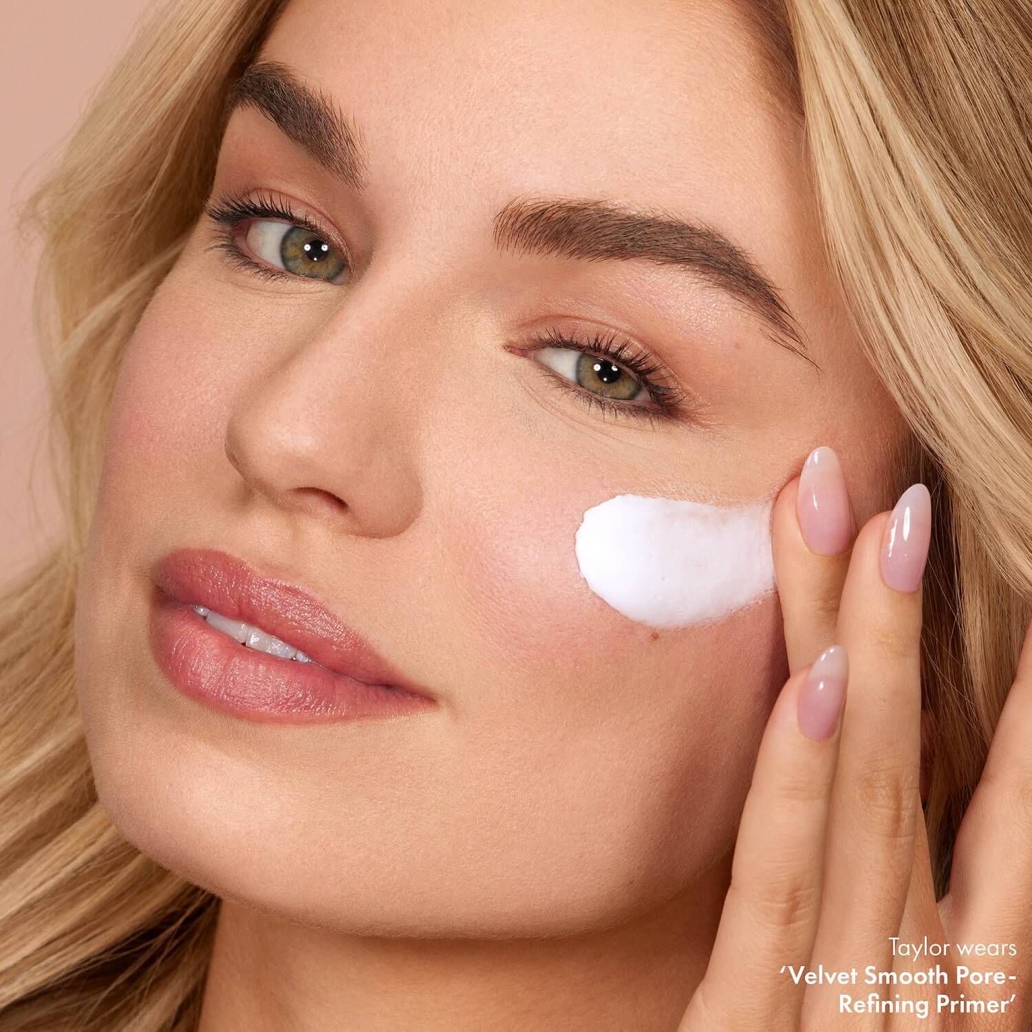 VELVET SMOOTH PORE REFINING PRIMER (PREBASE REFINADORA DE POROS)